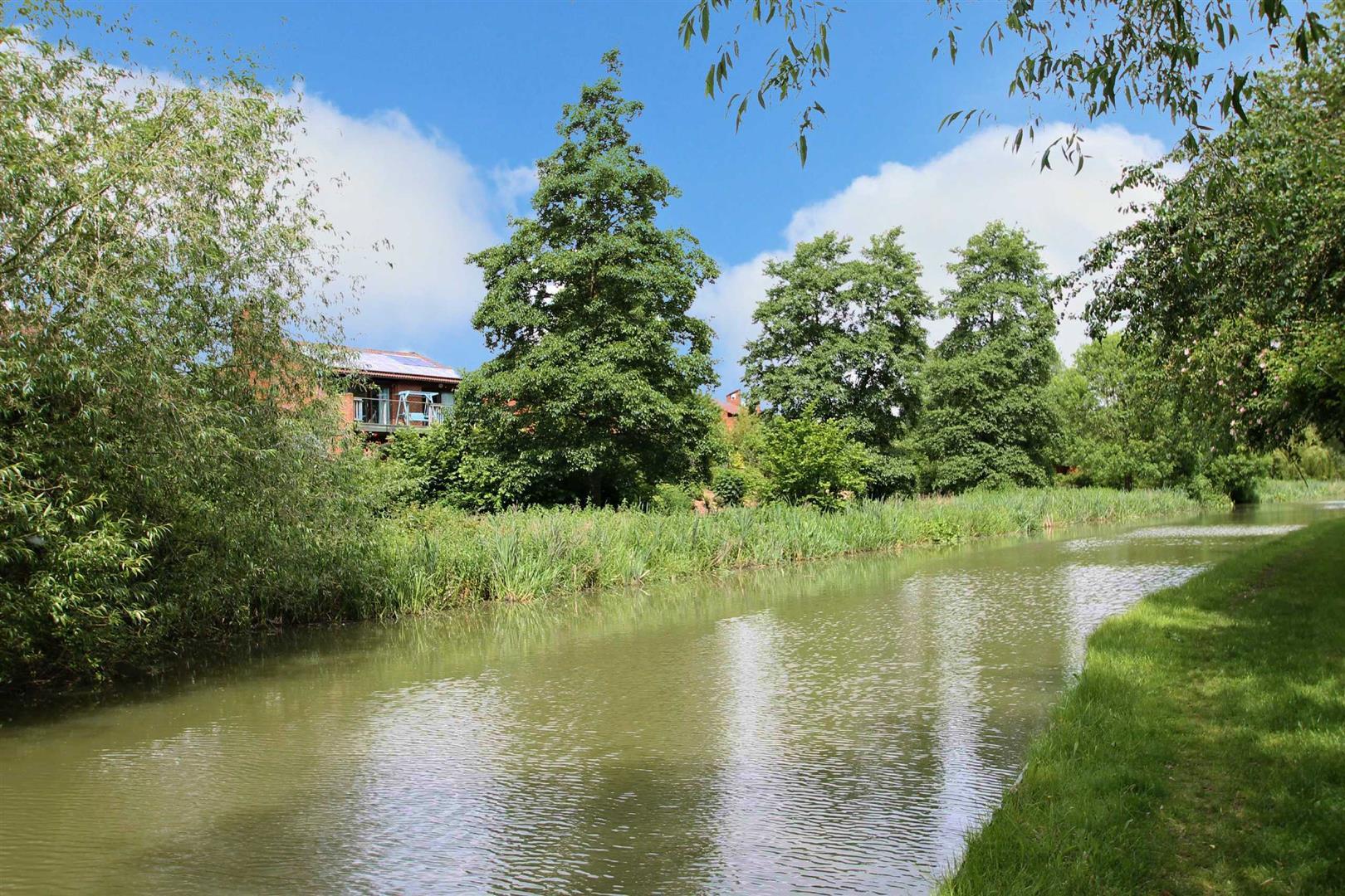 Willen Park Avenue., Willen Park, Milton Keynes